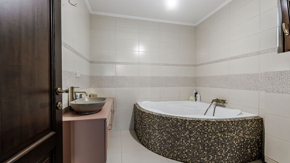 Vilă complet amenajată LUX, ideală pentru o familie cu stil - Poză 20