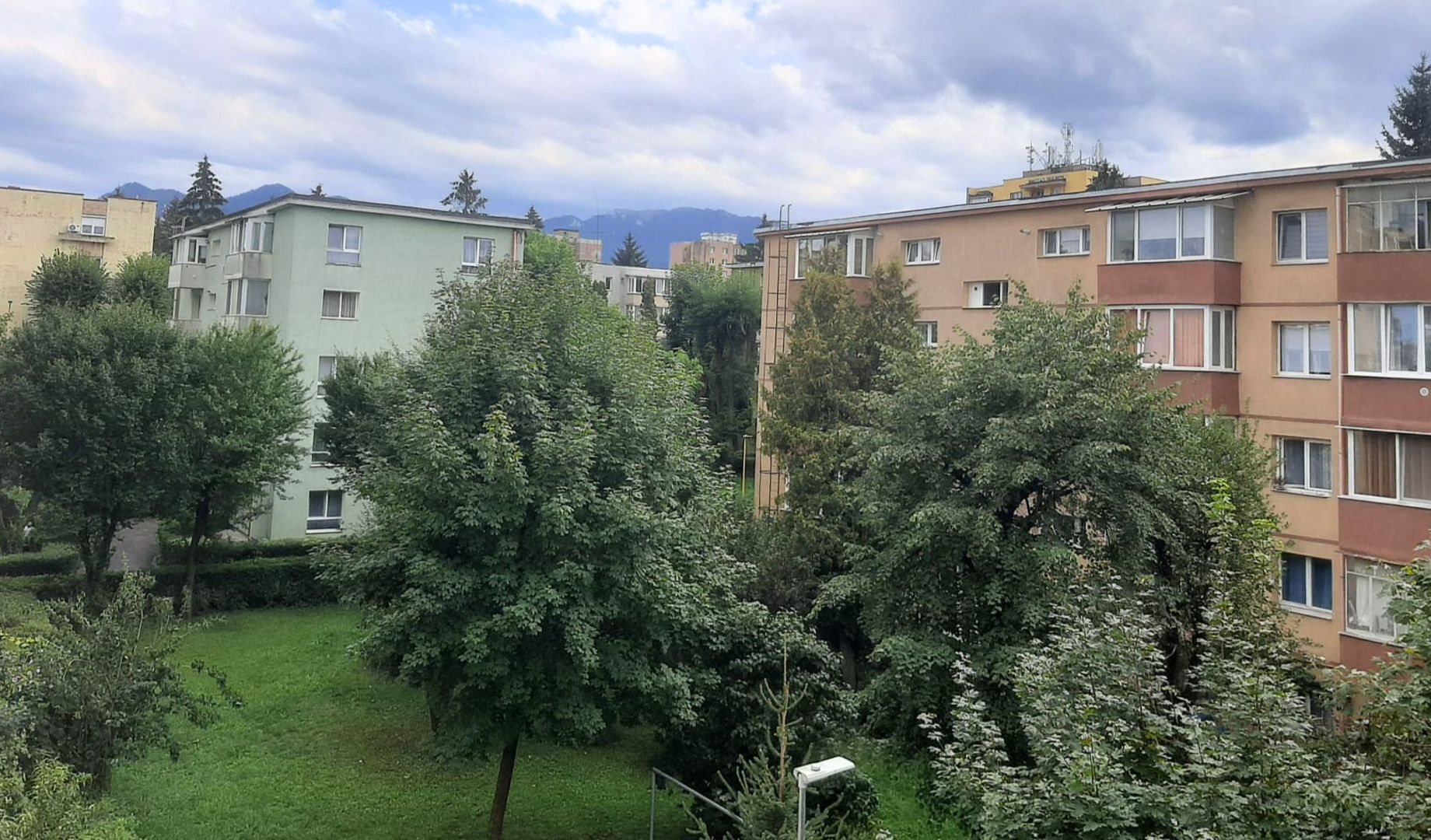 Apartament 2 camere 89000 EUR etaj intermediar foarte aproape de piata Astra - Poză 5
