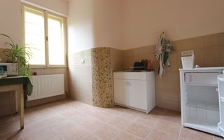 Apartament spatios 3 camere,zona medicina cu garaj si boxa - Poză 4