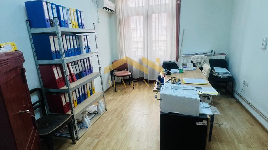 Apartament (pretabil pentru Birou ,Cabinet etc.) de vanzare in centru. - Poză 7