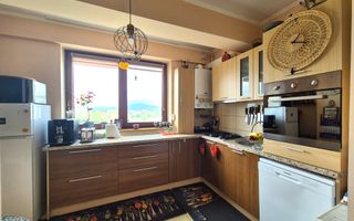 Tractoru, zonă liniștită de case, apartament spațios 3 camere cu garaj - Poză 8