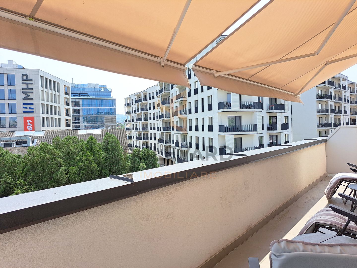 Apartament 2 camere, terasa de 15 mp, garaj subteran, boxa, Centru! - Poză 2