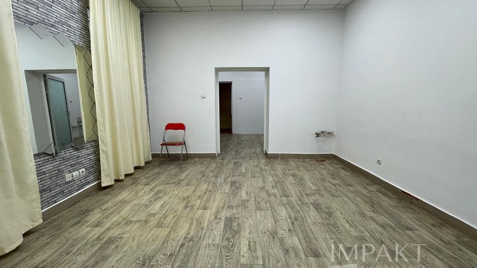 Spatiu comercial cu vad bun de inchiriat in zona centrală! - Poză 4