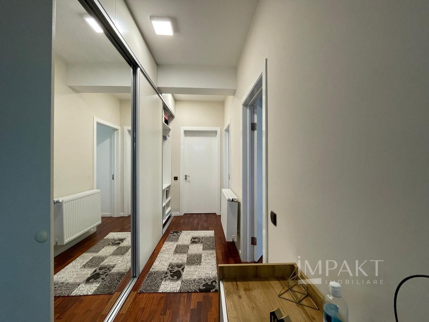 Apartament lux,  prima inchiriere-  4 camere + 2 locuri parcare - Poză 17