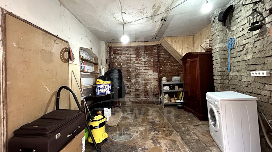 Apartament renovat, cu garaj și pivnițe, în Centrul Istoric al Sibiului - Poză 13