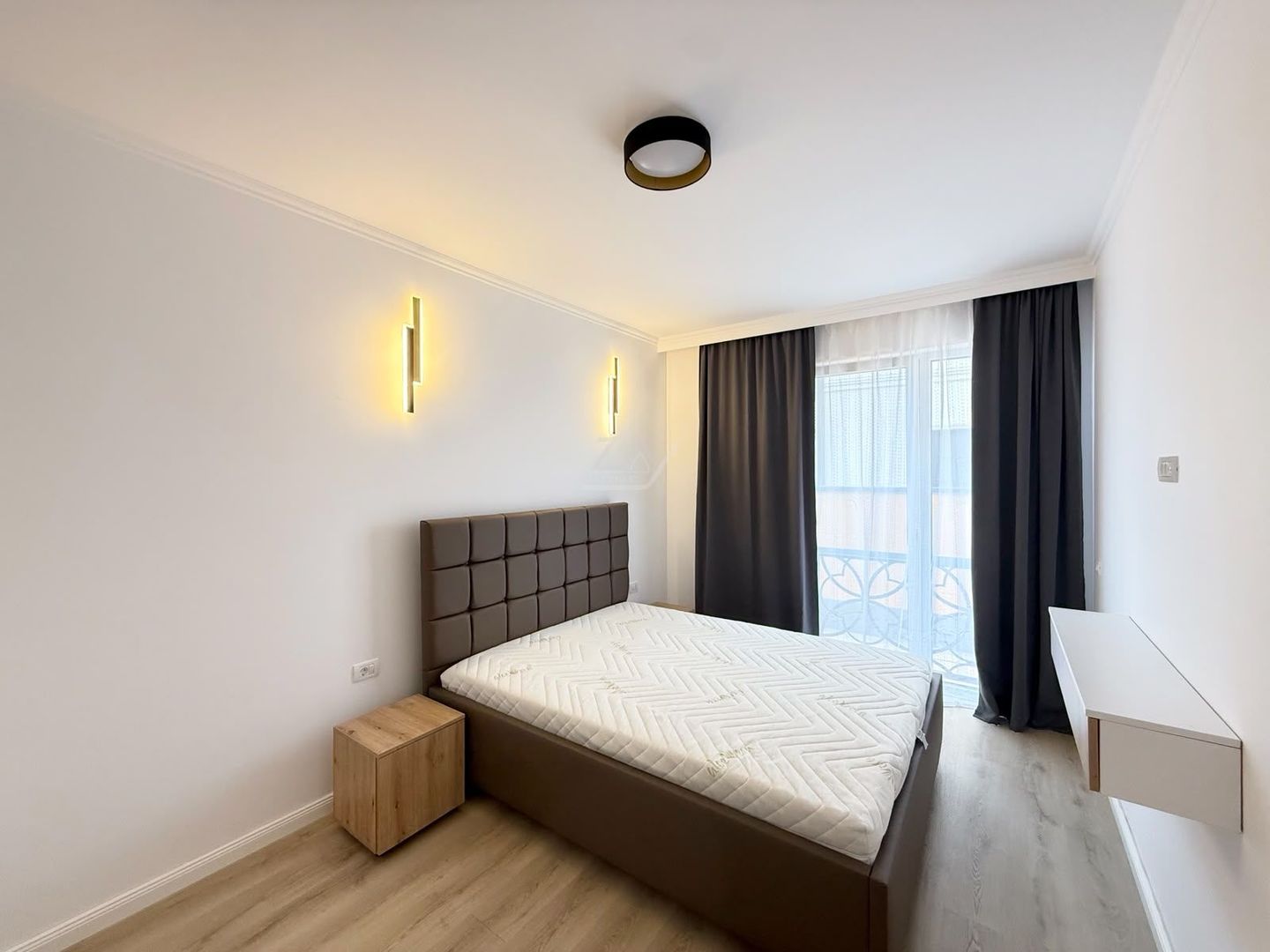 Comision 0! Mobilat si utilat complet. Bloc tip vila cu 6 apartamente si piscina - Poză 10