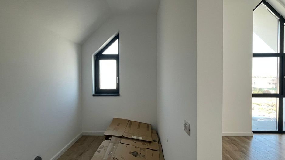 Duplex cu arhitectura deosebita - Mosnita Noua - Poză 7