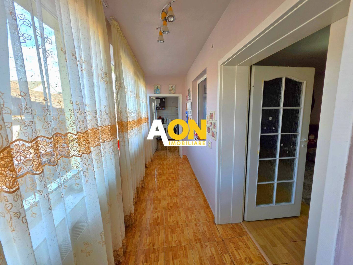 Casa cu 2 camere + anexe, toate utilitatile, 295 mp teren, zona Centru - Poză 4