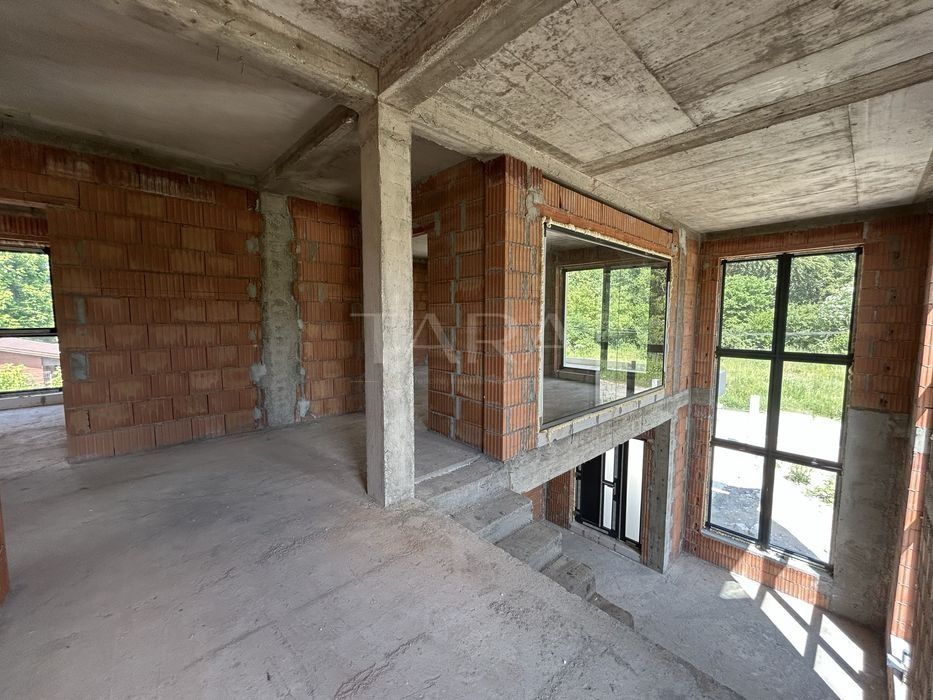 Casă cu arhitectura contemporana, terasă panoramică, zona verde. - Poză 3