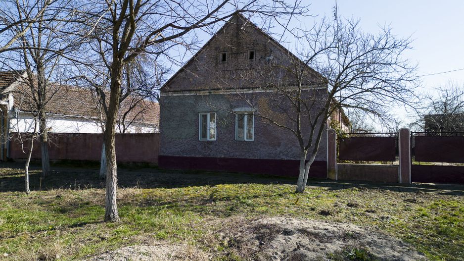 Casă cu teren generos de 2,880mp în Secusigiu - Poză 18