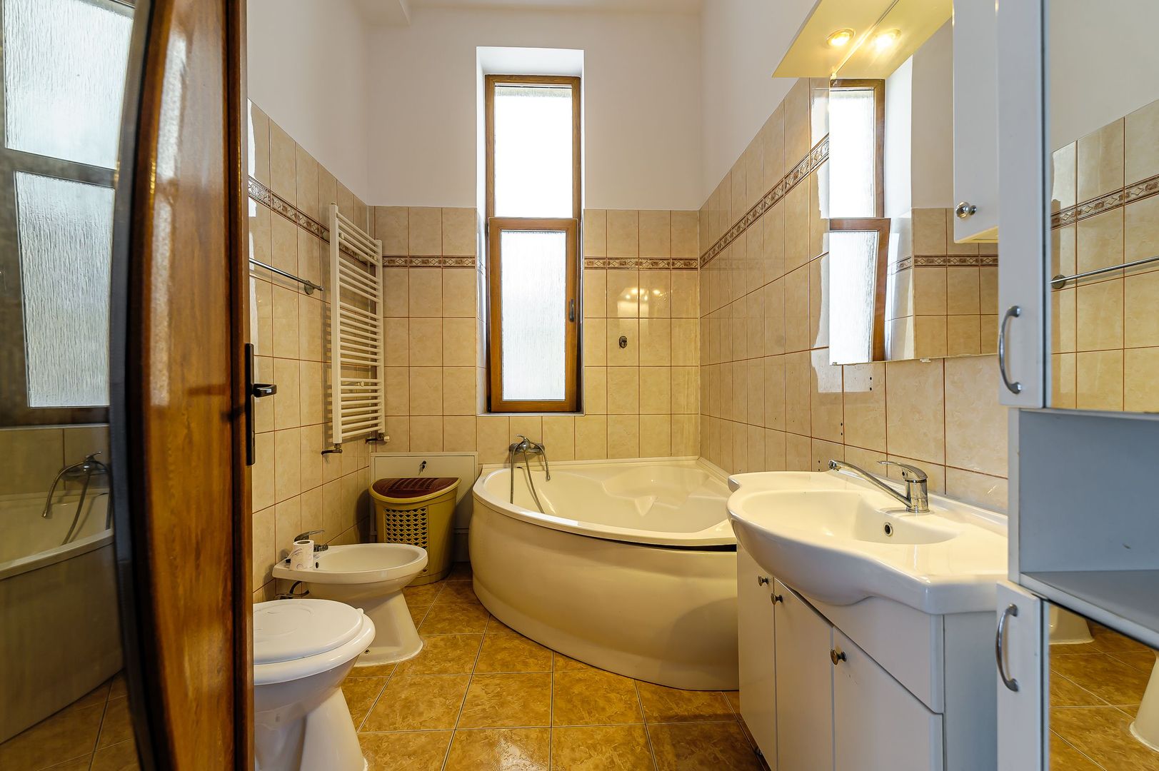 Apartament în Palatul Bohuș, lângă Teatrul de Stat. - Poză 11