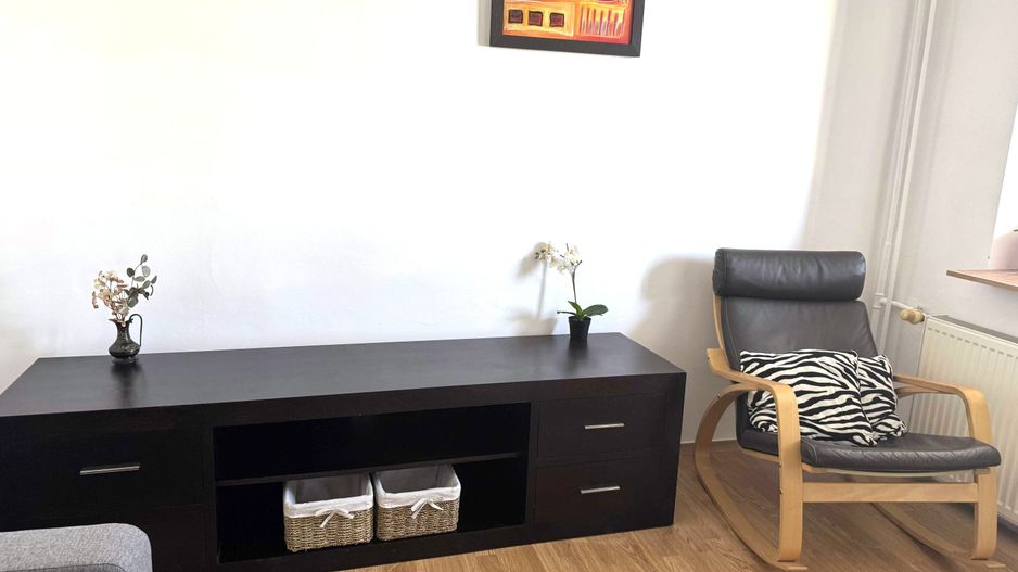 🏡 Închiriez Apartament cu 2 camere , loc de parcare, 250 m metrou Titan - Poză 2