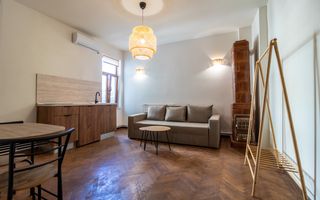 Vila interbelica AIRBNB "la cheie" - Poză 10