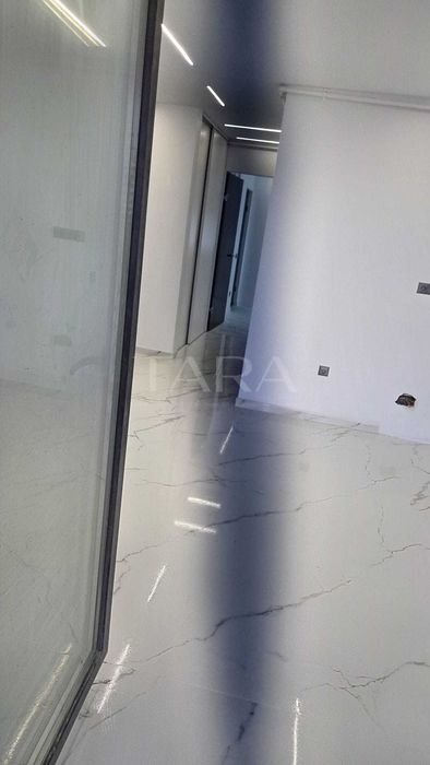 Apartament 3 camere ultrafinisat, zona Metro - Poză 3