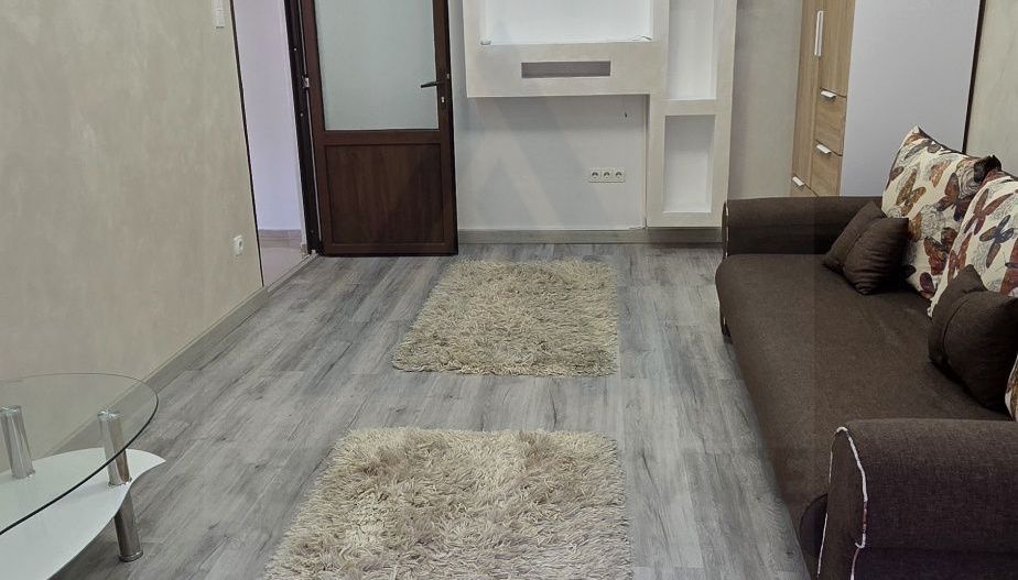 Apartament renovat cu 2 camere decomandat 50 mp etajul 2/8 Bd Mihai V - Poză 4