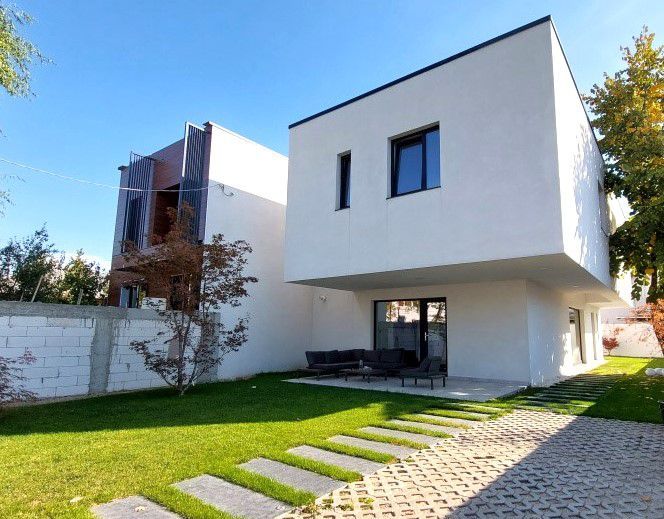 O casa simpla alba dar totusi sofisticata zona Pipera - Poză 4