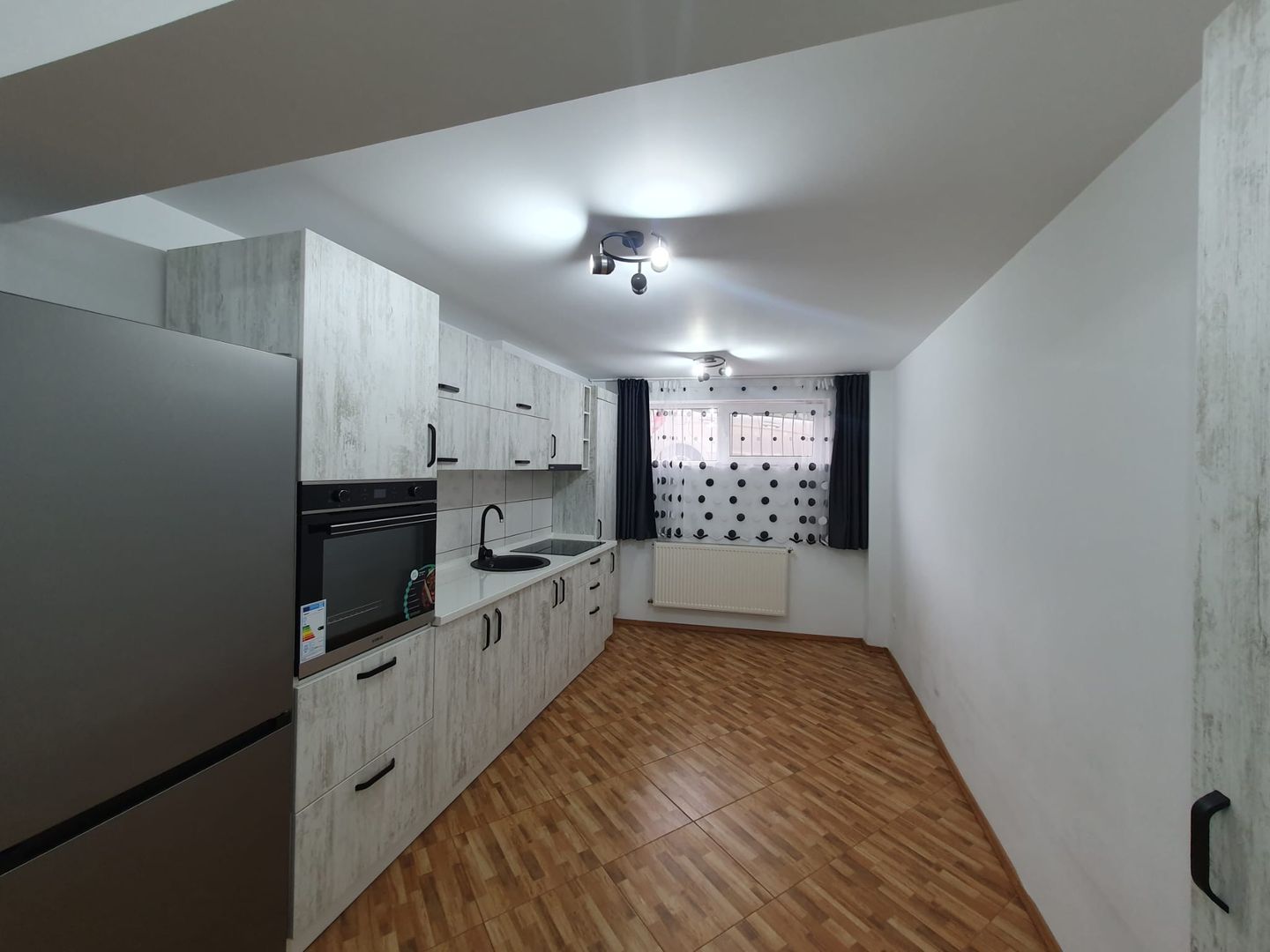 Garsoniera de vanzare zona Eroii Revolutiei - Poză 3