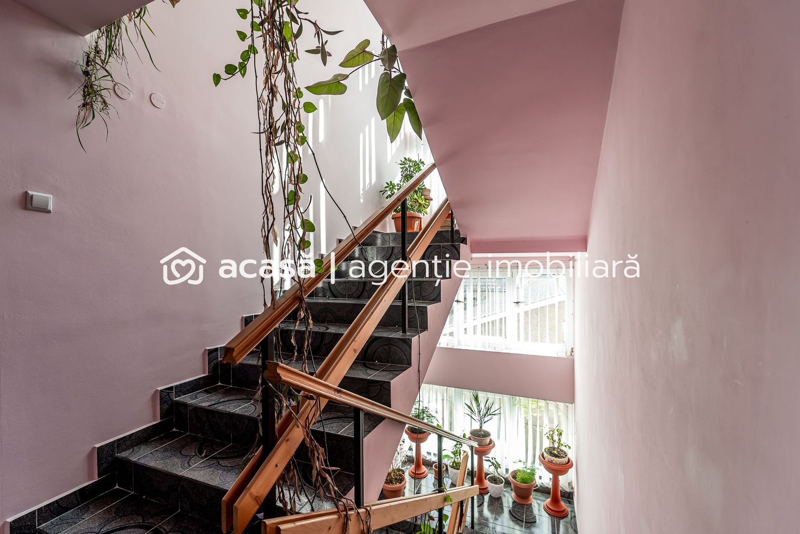 Casă spațioasă în mijlocul orasului, Str. Constantin Brâncuși - Poză 11