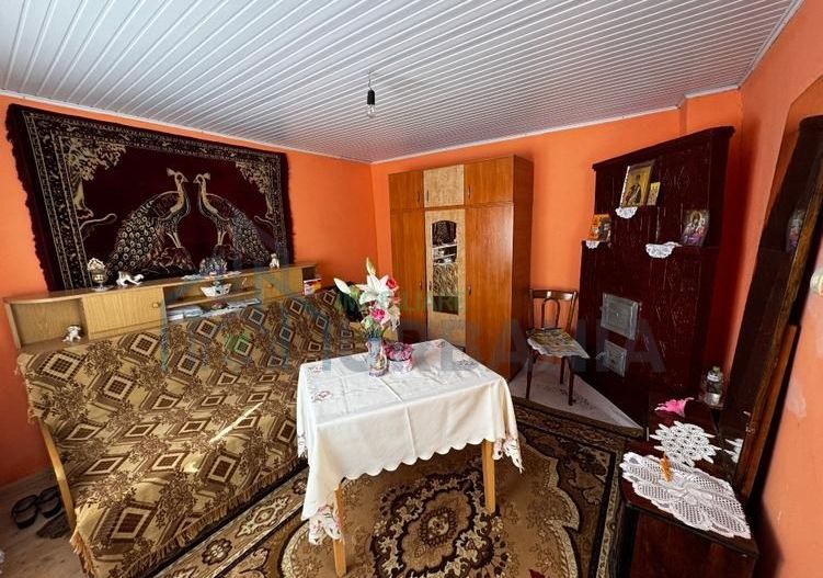 Casa locuibila la 39 km de Iasi, in Hermeziu, racordata la apa - Poză 1