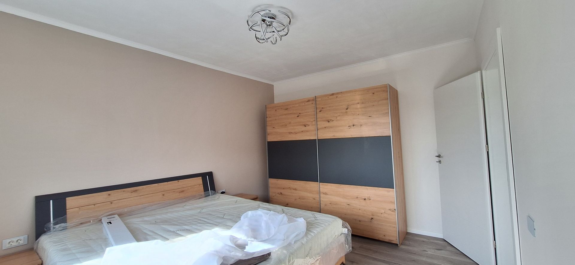 Duplex superb despartit prin garaj - Poză 9