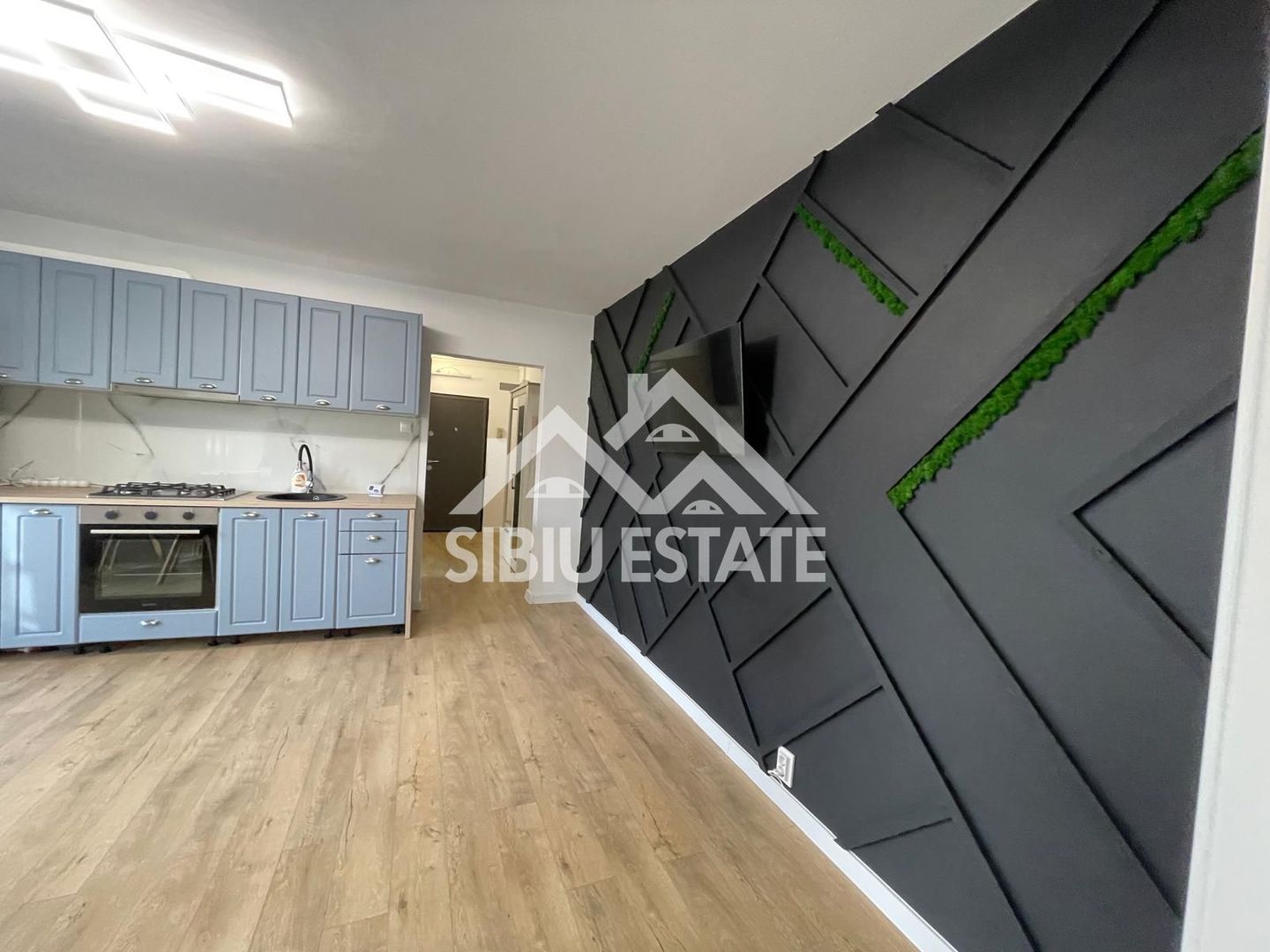 Apartament de vanzare decomandat, 3 camere, balcon s.utila 55 mp. - Poză 2