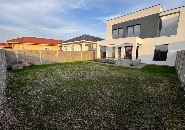 Duplex despărțit prin perete dublu/ Garaj - Poză 32