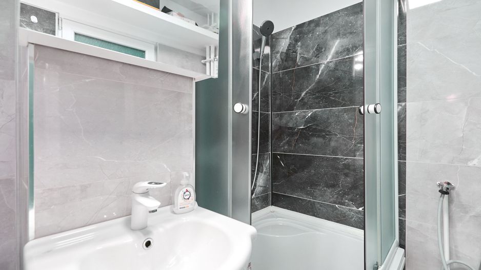 Garsonieră decomandată - Complet renovată -  Parter – Prundu - Poză 7