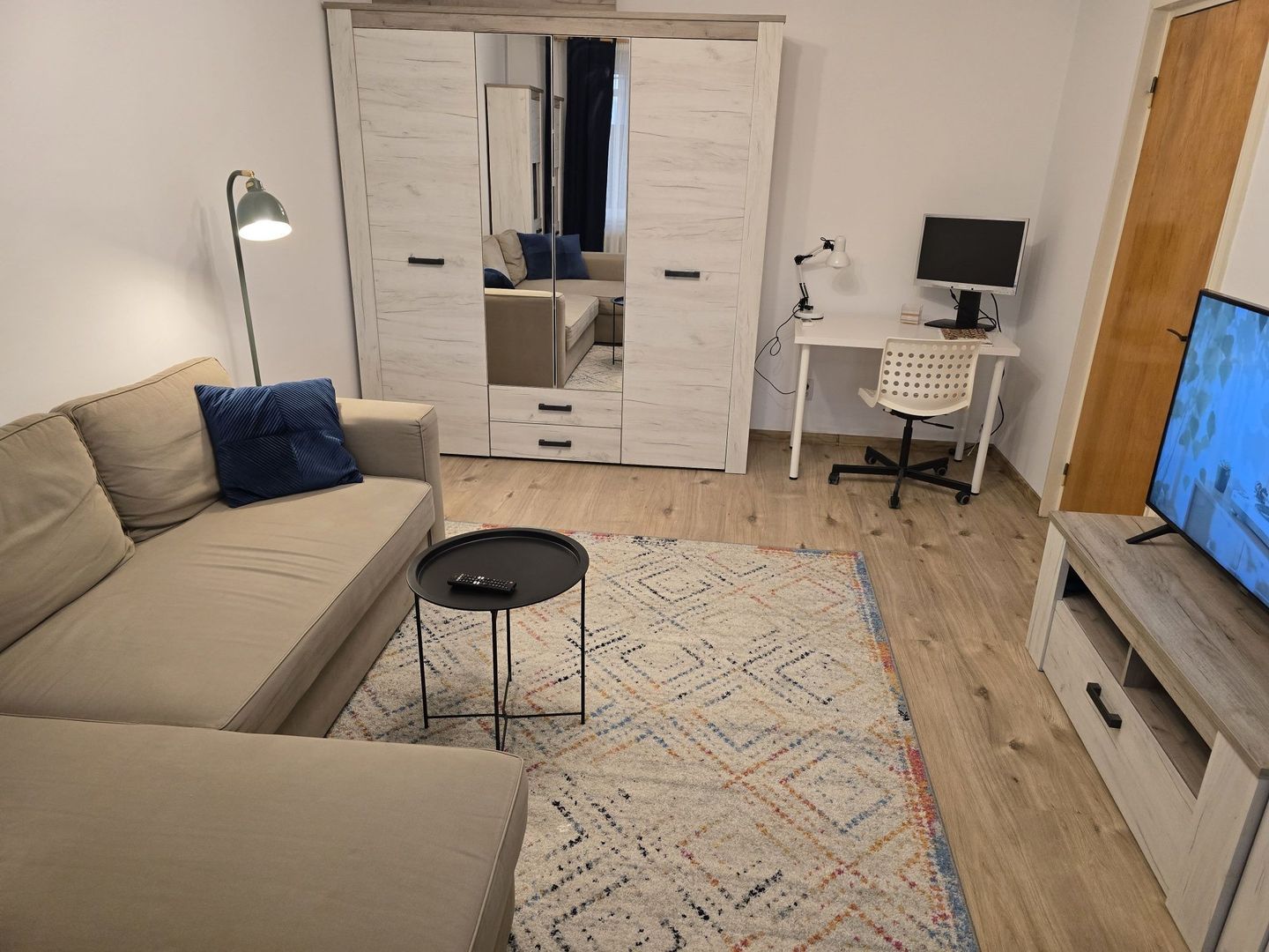 Închiriere Apartament cu 2 camere renovat, etaj 10, mobilat complet, Dristor - Poză 2