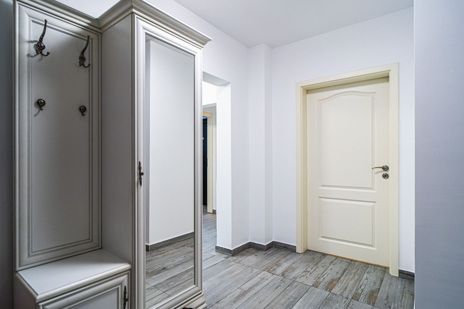 Drumul Sarii, 3 camere, 77 mp, et 5, 2 băi, bucatarie mare, disponibil imediat - Poză 12