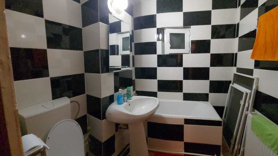 Apartament 3 camere de vânzare – Micro 21 | Etaj 2/4 | Centrală Ariston | Izolat - Poză 4