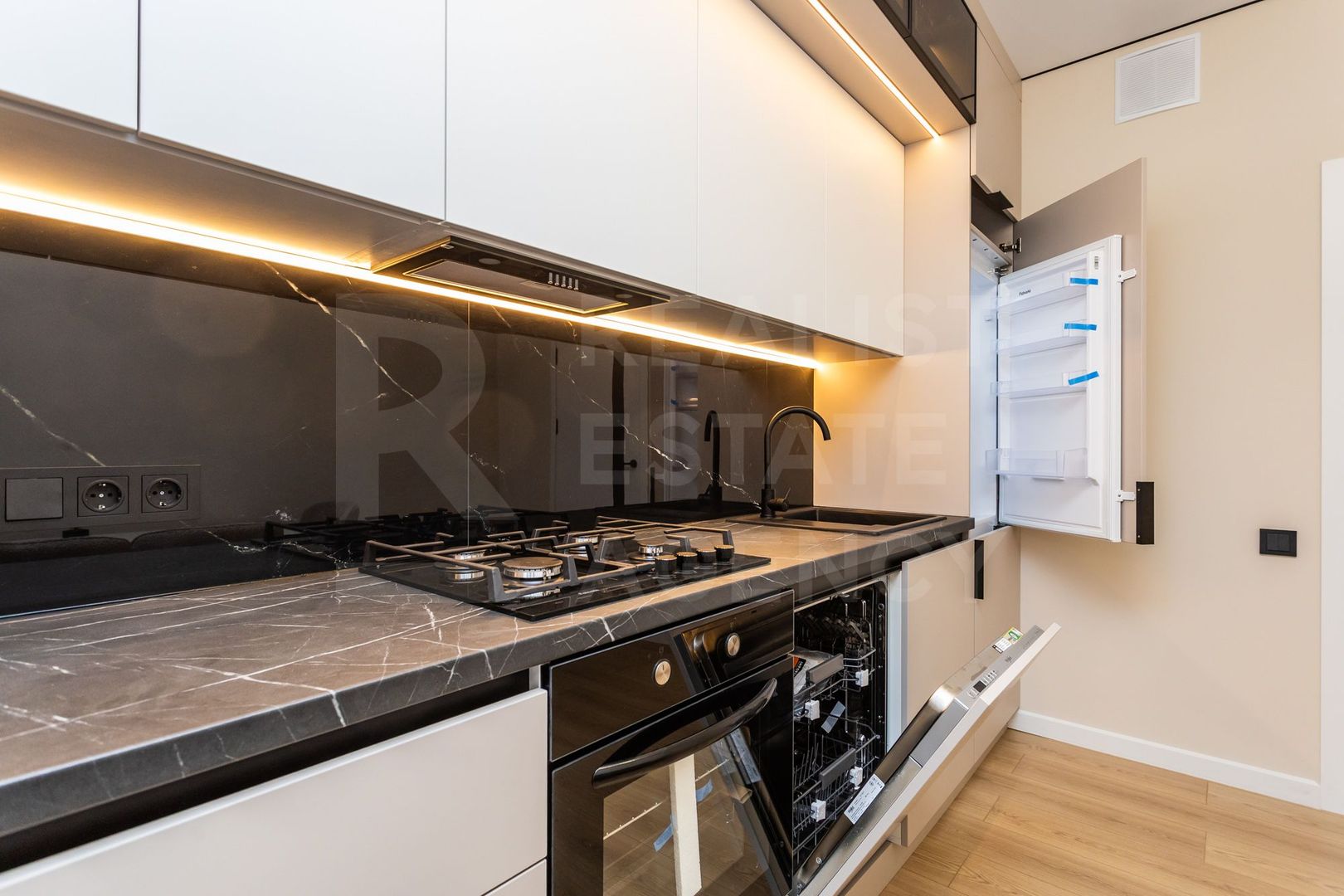 Vânzare, apartament, 2 camere, str. Nicolae Milescu Spătaru, Ciocana - Poză 1