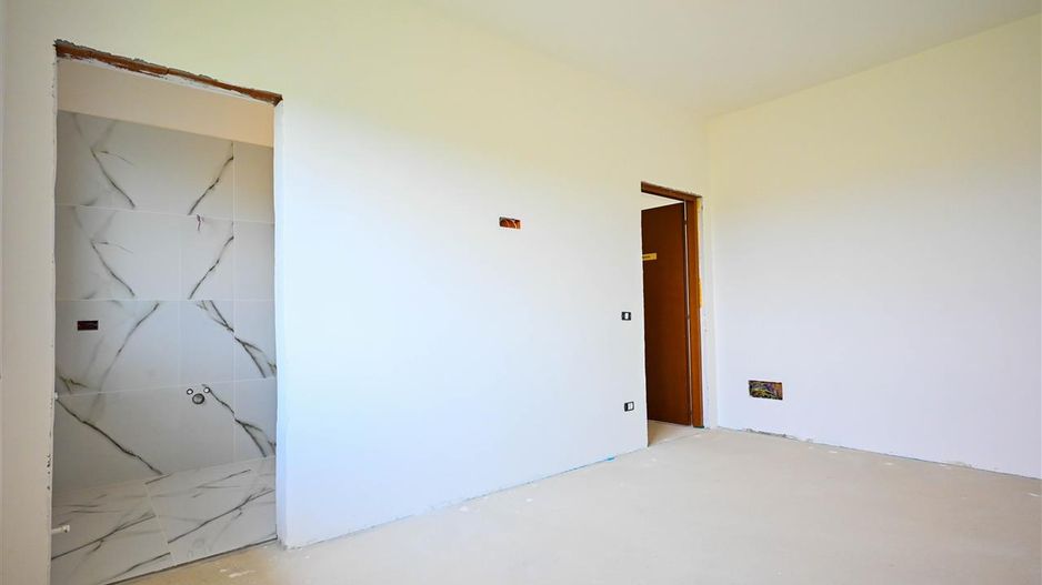 Casa personalizabila,pe un singur nivel,  pod mansardabil,pozitie cu liniste - Poză 4