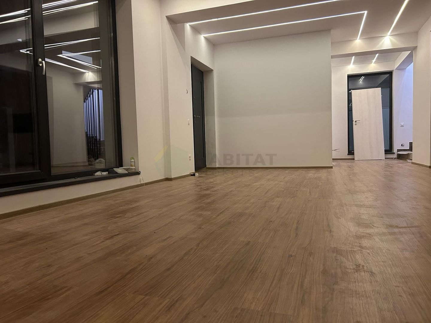 Casă modernă de vânzare / Strada Alexandru Ioan Cuza - Poză 2