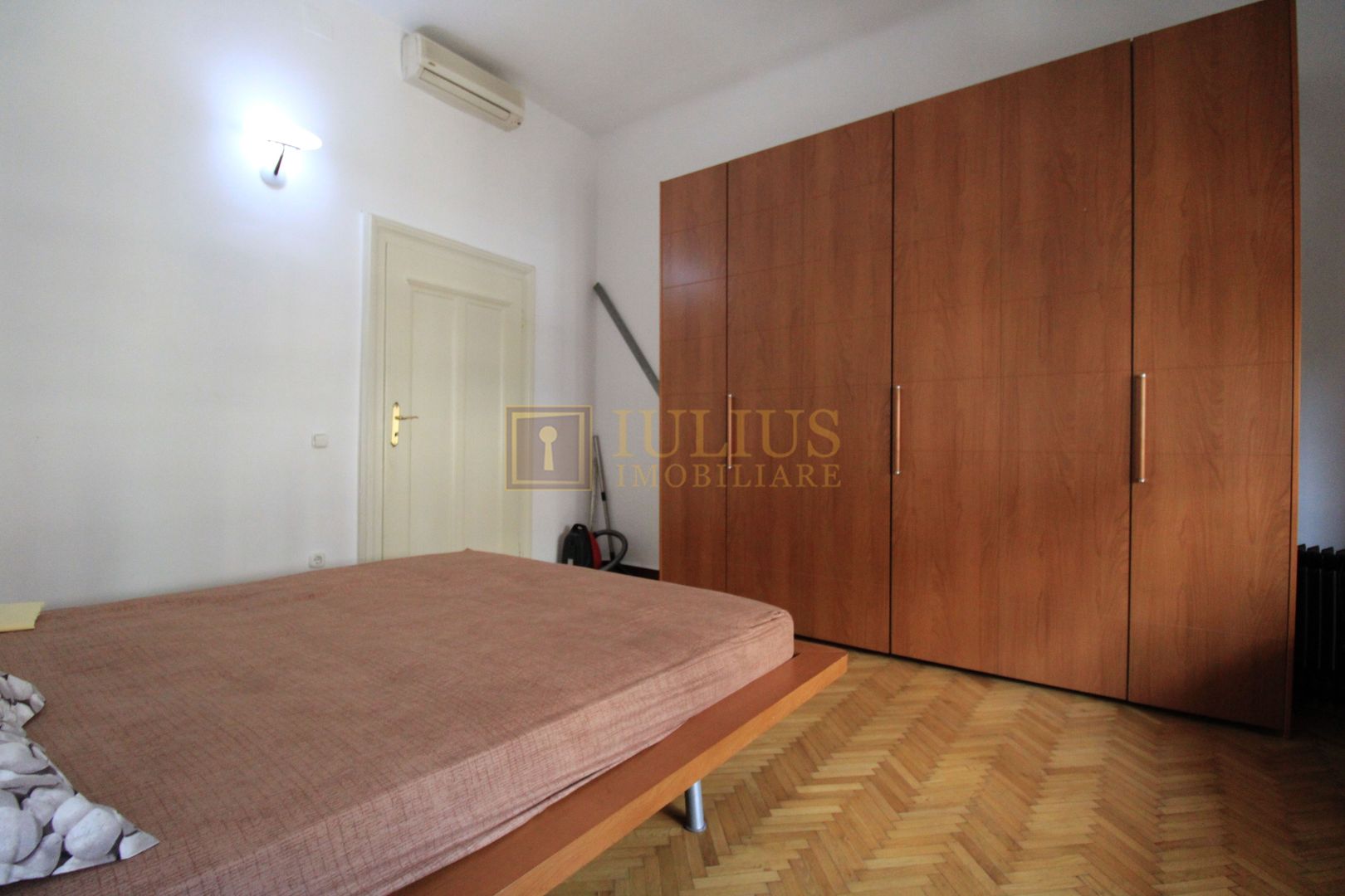 Piata Victorie, 3 camere, 2 bai, pet-friendly - Poză 3