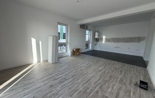 Cu gradina proprie . 2 locuri de parcare. Finisat la cheie