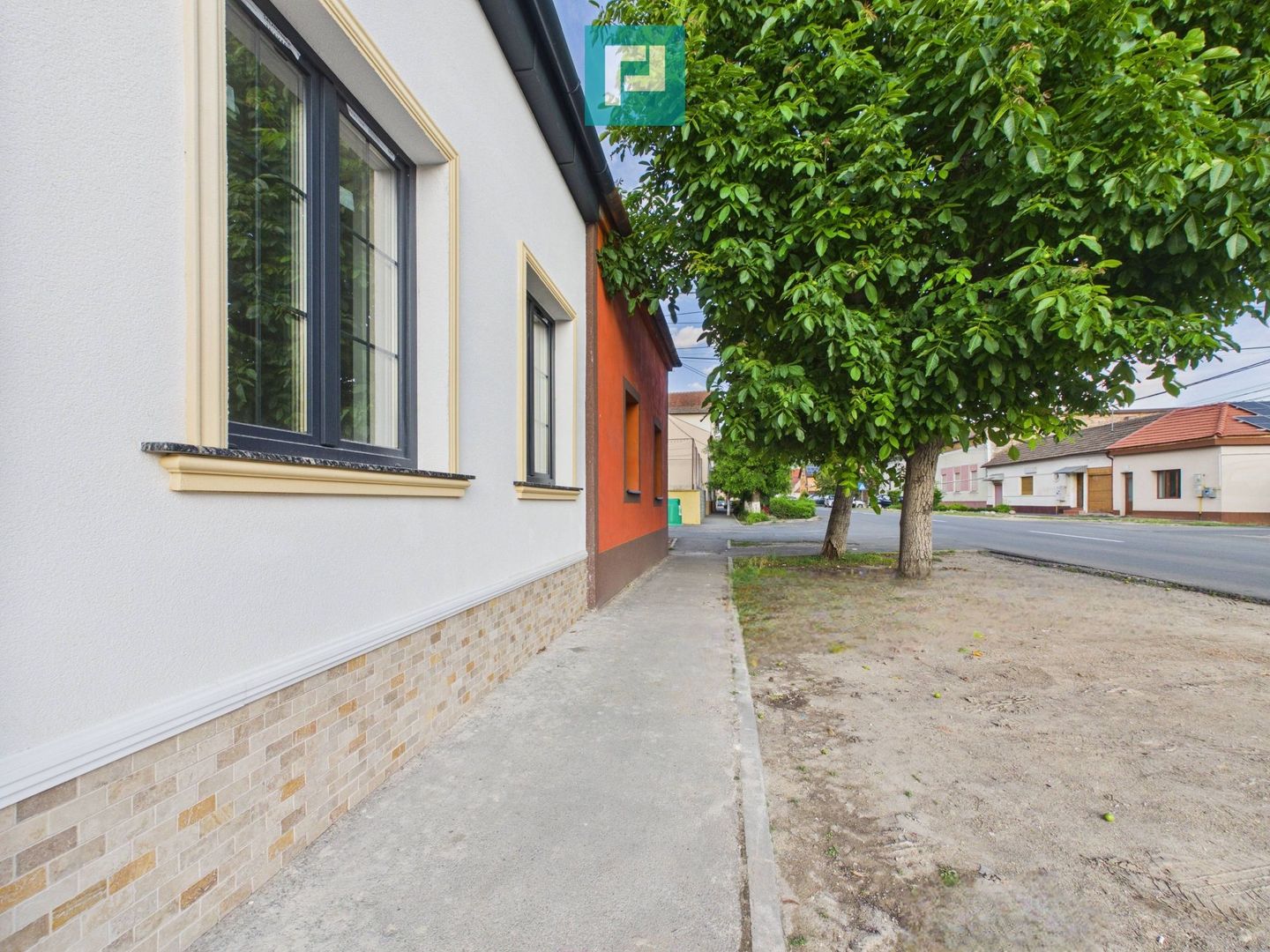 Apartament la casă în Pârneava - Poză 3