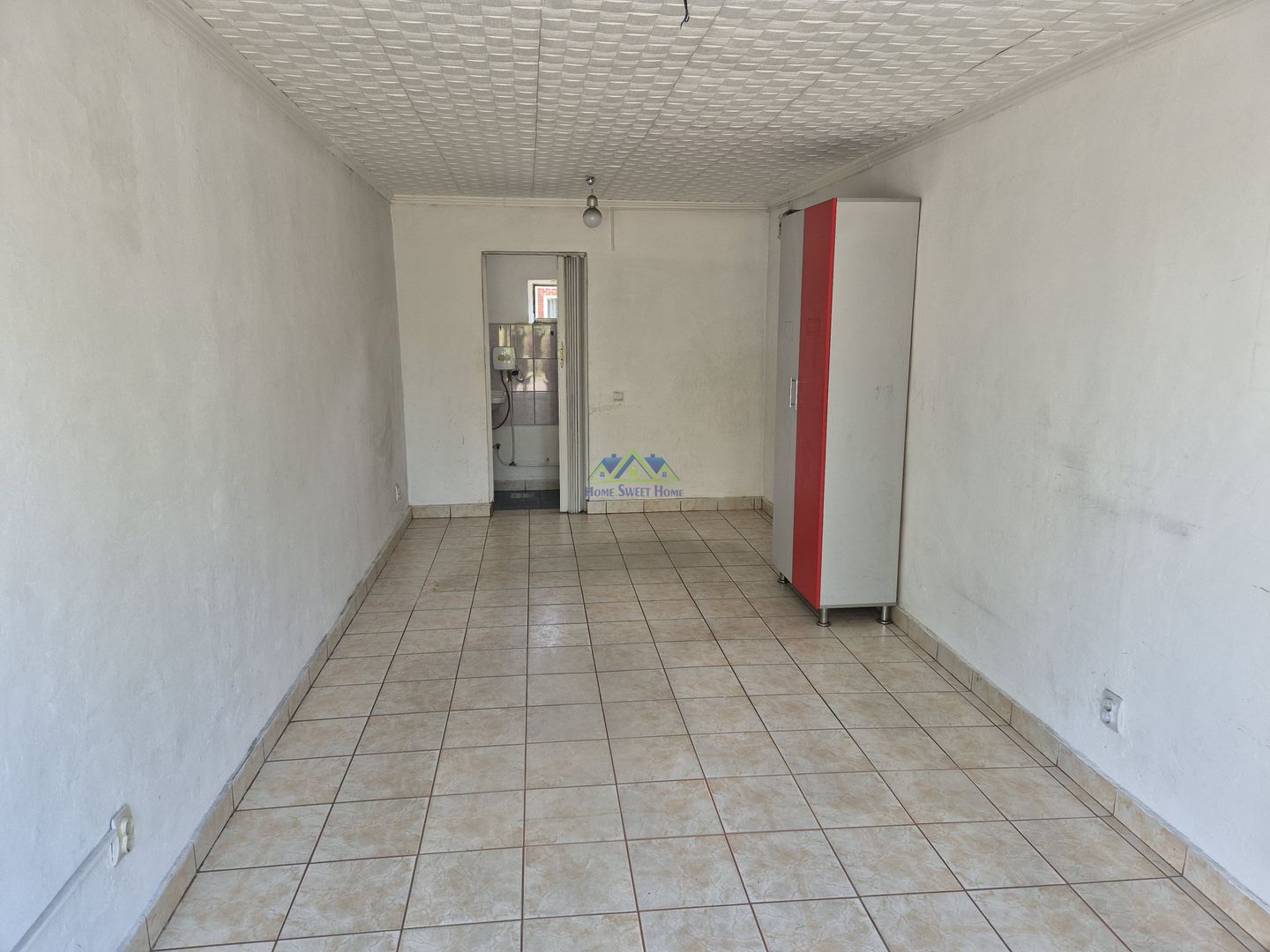 Inchiriez 2 spatii comerciale(fiecare individual),cu baie pe Lipscani! - Poză 1