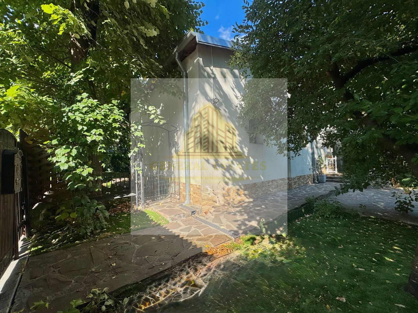 Spre Vânzare Proprietate remarcabilă cu 6 camere în inima Iașului ! - Poză 14