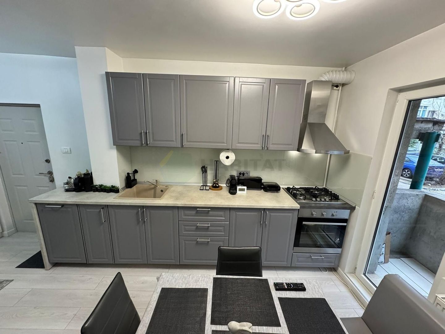 3 camere Mega Mall mobilat si utilat modern - Poză 5