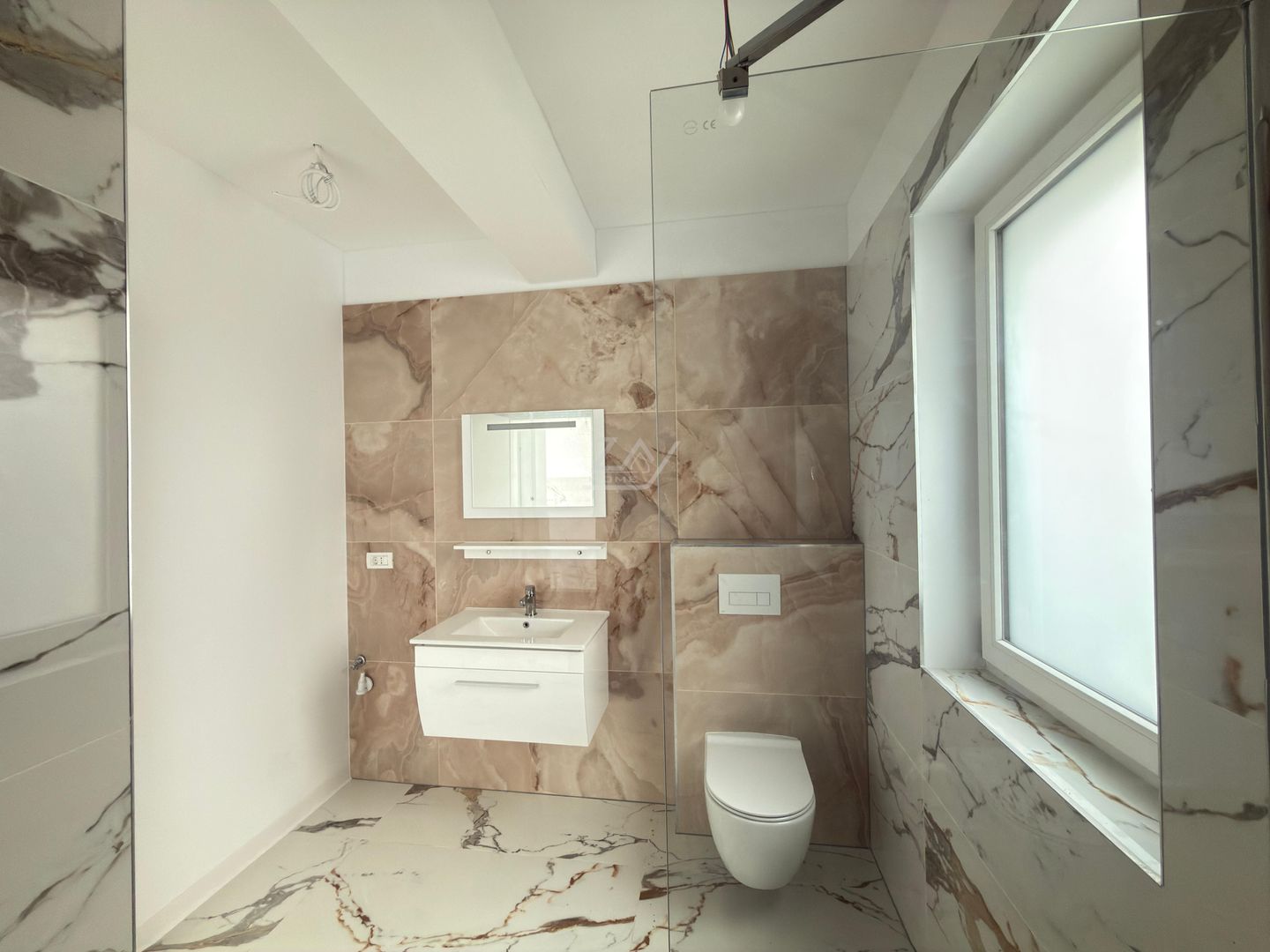 Bloc finalizat. Spatiu de depozitare. Loc de parcare. Clima - Poză 6