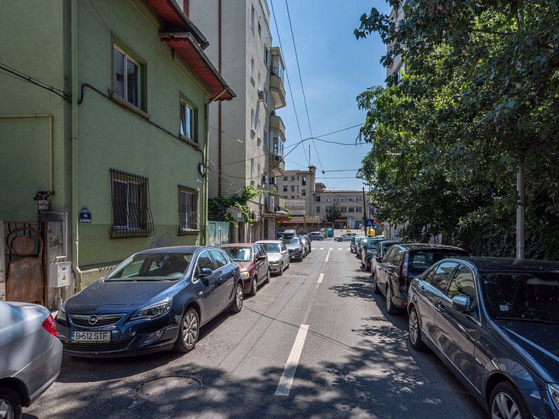 Etaj in vila ideal atelier, cabinet sau locuit, hub, activitati creative - Poză 13