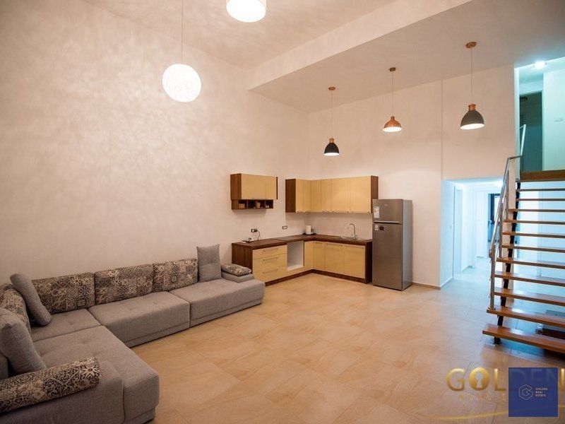 Apartament  B-dul Revolutiei, cladire perioada interbelica, comision 0% - Poză 2