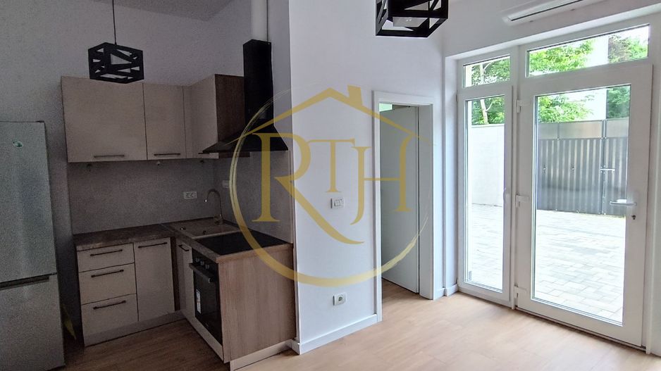 Apartament spațios de închiriat ideal pentru locuință sau activități comerciale - Poză 18