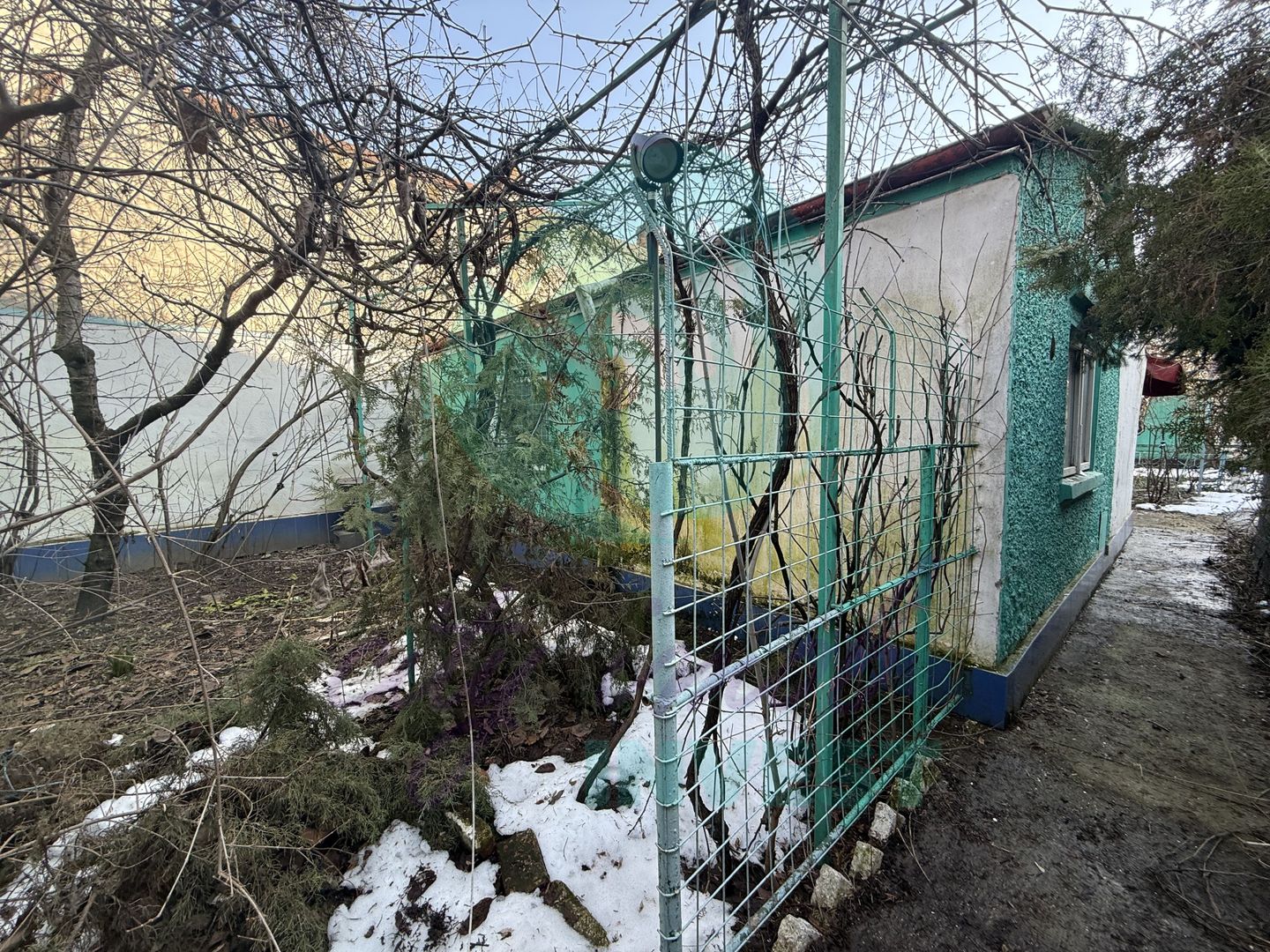 "Casa bunicii" pe un lot de teren de 307 mp - Poză 1