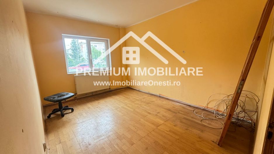 Apartament cu 3 camere decomandat - Poză 2