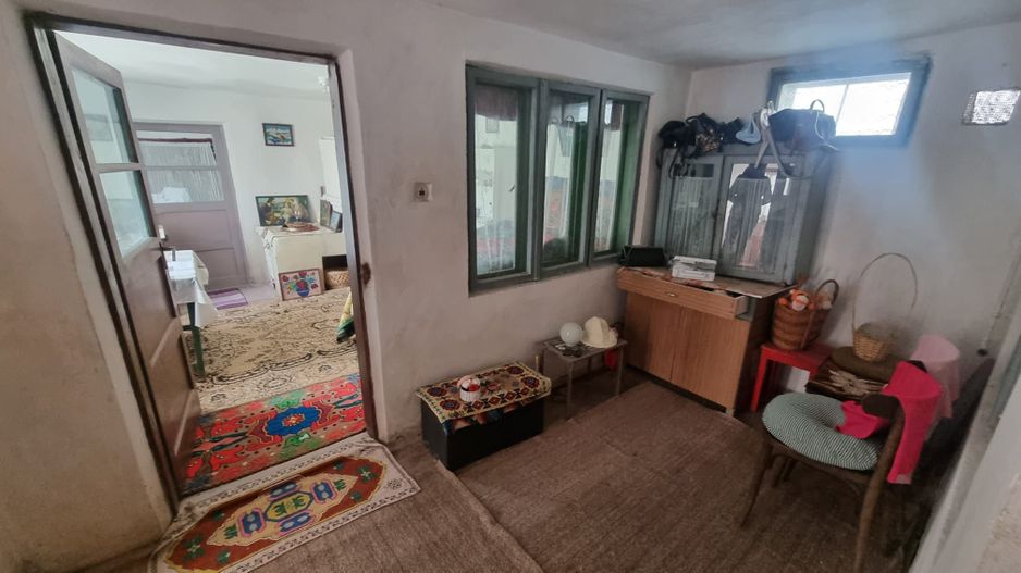 Casa modesta cu teren generos, zona Magura, - Poză 12