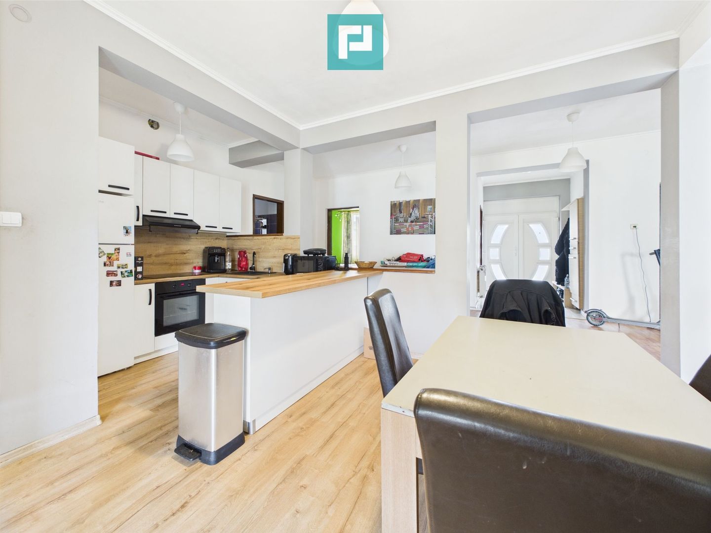 Vilă cu 8 camere în Săcălaz, zonă Centrală - Poză 5