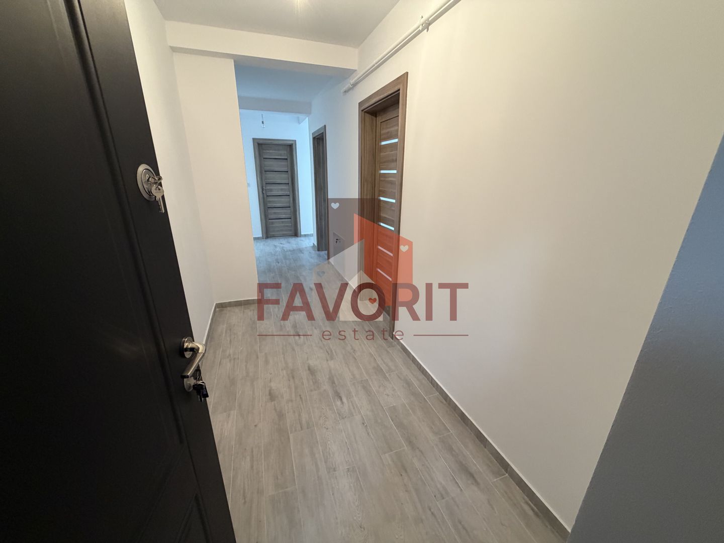 Etaj 2. Disponibil imediat. Decomandat. TVA 21% inclus in pret - Poză 3