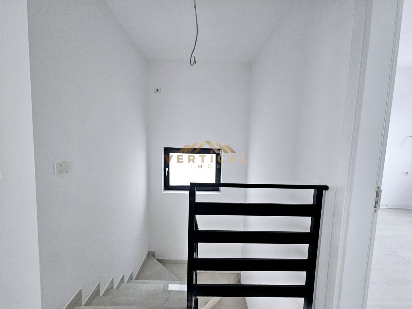 Vila 4 camere in centrul comunei Berceni - Poză 7
