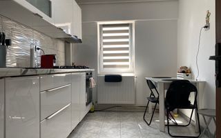 Compartimentare decomandata! Vanzare apartament cu 3 camere-Micro 11 - Poză 8